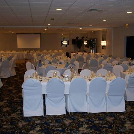 Ramada By Wyndham Watertown Thousand Exterior foto