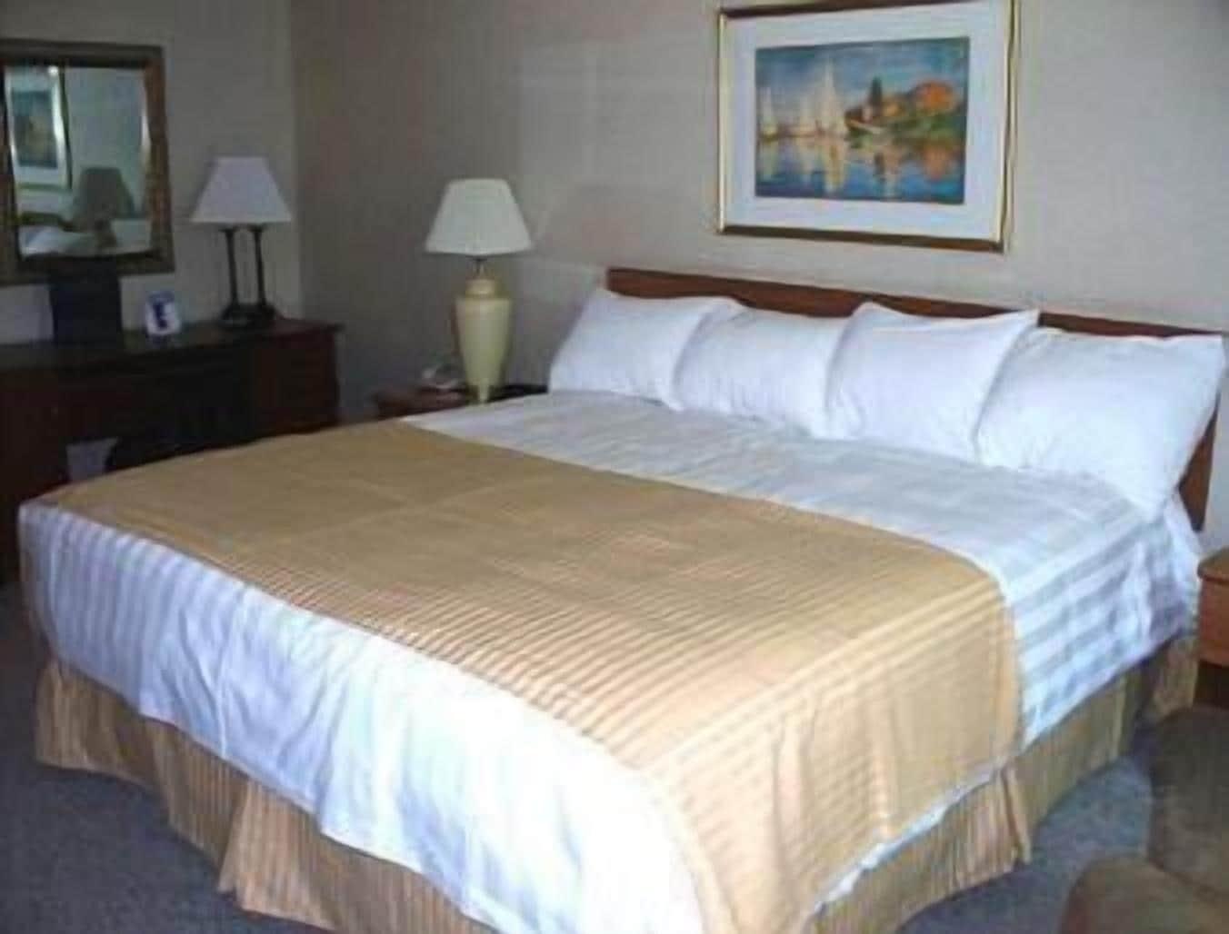 Ramada By Wyndham Watertown Thousand Exterior foto