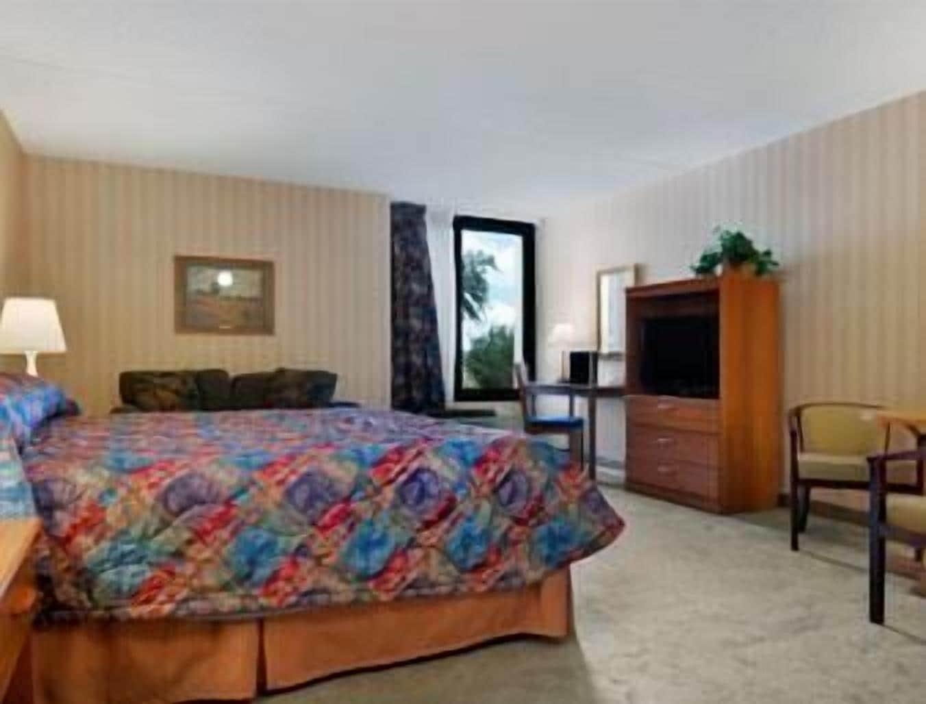 Ramada By Wyndham Watertown Thousand Exterior foto
