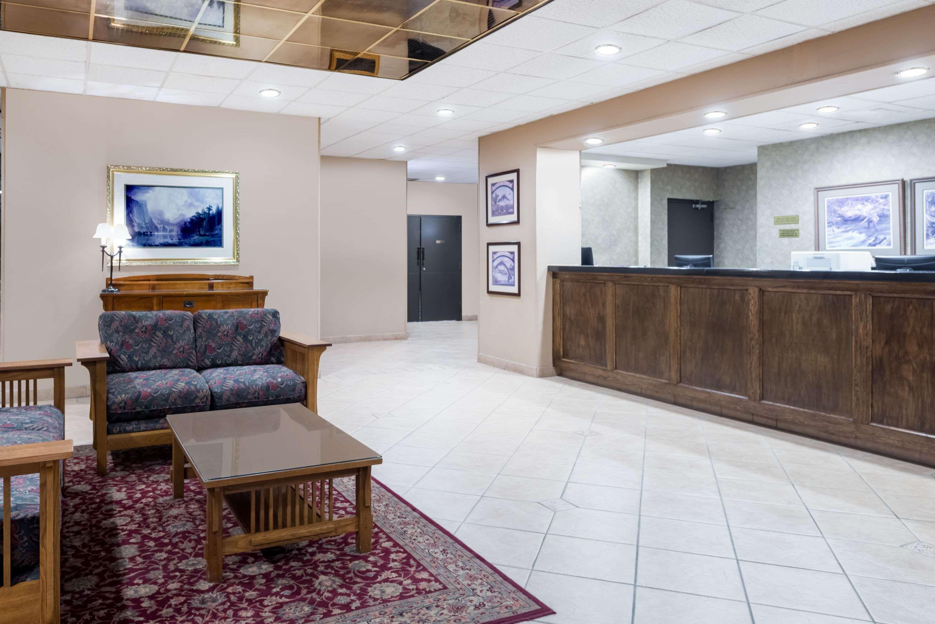 Ramada By Wyndham Watertown Thousand Exterior foto