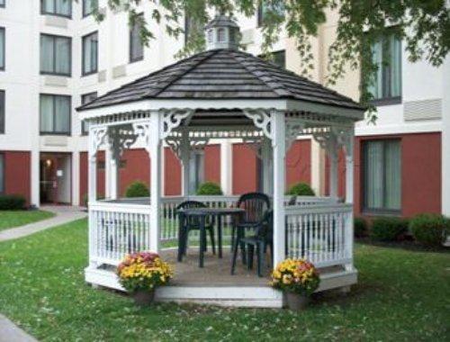 Ramada By Wyndham Watertown Thousand Exterior foto